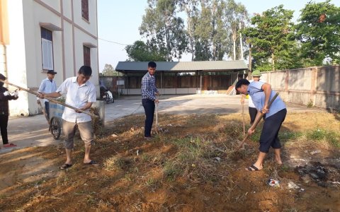 Chiều ngày 23 tháng 11 năm 2019, Công đoàn xã Quảng Minh thành phố Sầm Sơn tổng vệ sinh khuôn viên công sở. 