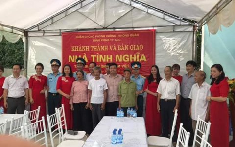 Lễ cắt băng khánh thành và bàn giao nhà tình nghĩa