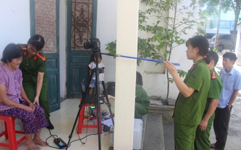 Công an thành phố: Cấp thẻ căn cước công dân lưu động cho người già, người già neo đơn, người tàn tật tại các địa phương